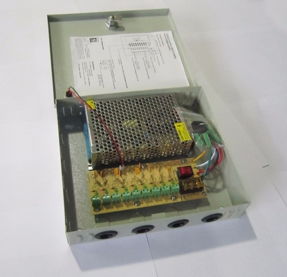 Κουτί τροφοδοσίας CCTV 9CH 12V 5A DC Εξόδου 60W Απόδοση 90% Απόδοση Συχνότητα 50/60Hz